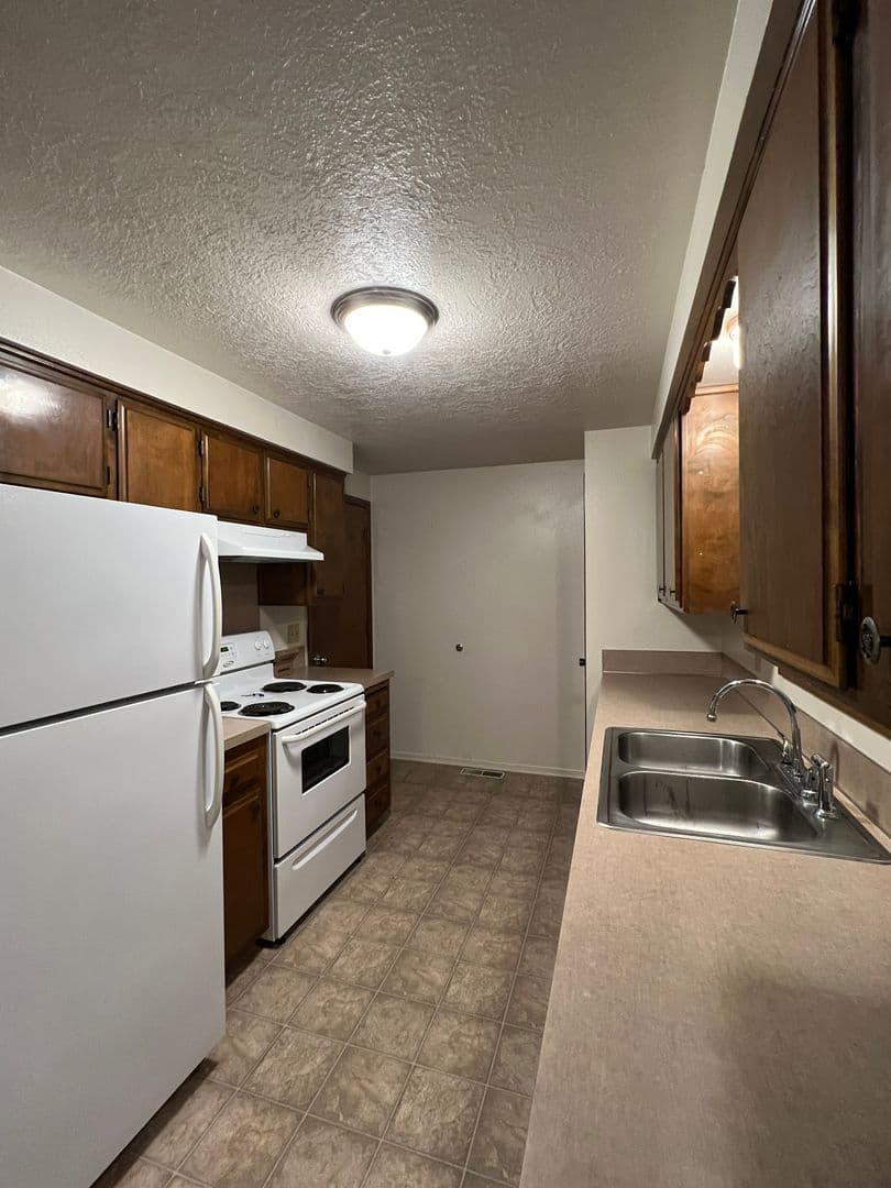 Salem Apartment: 605-611 19th St NE