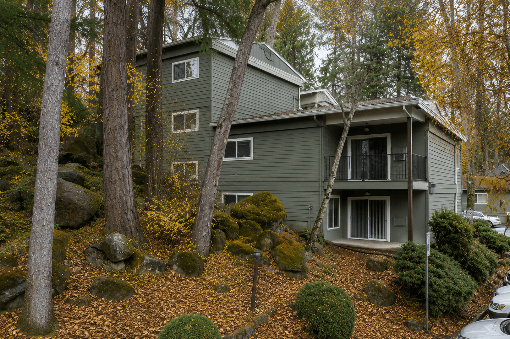 Salem Apartment: 4082 Commercial St. SE