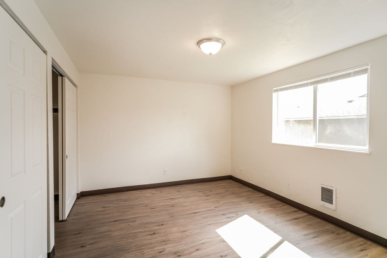 Salem Apartment: 3864 Sunnyview Road NE