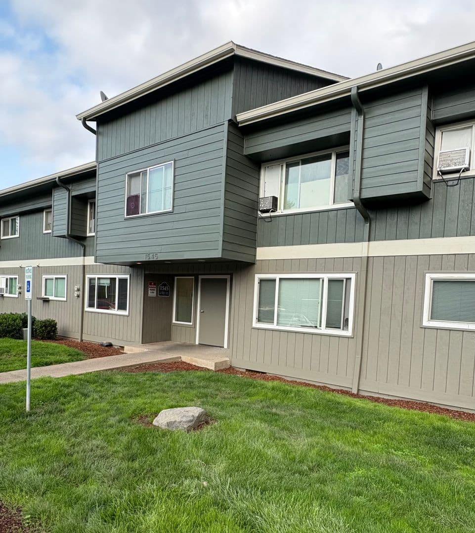 Salem Apartment: 1505 Brush College Road NW