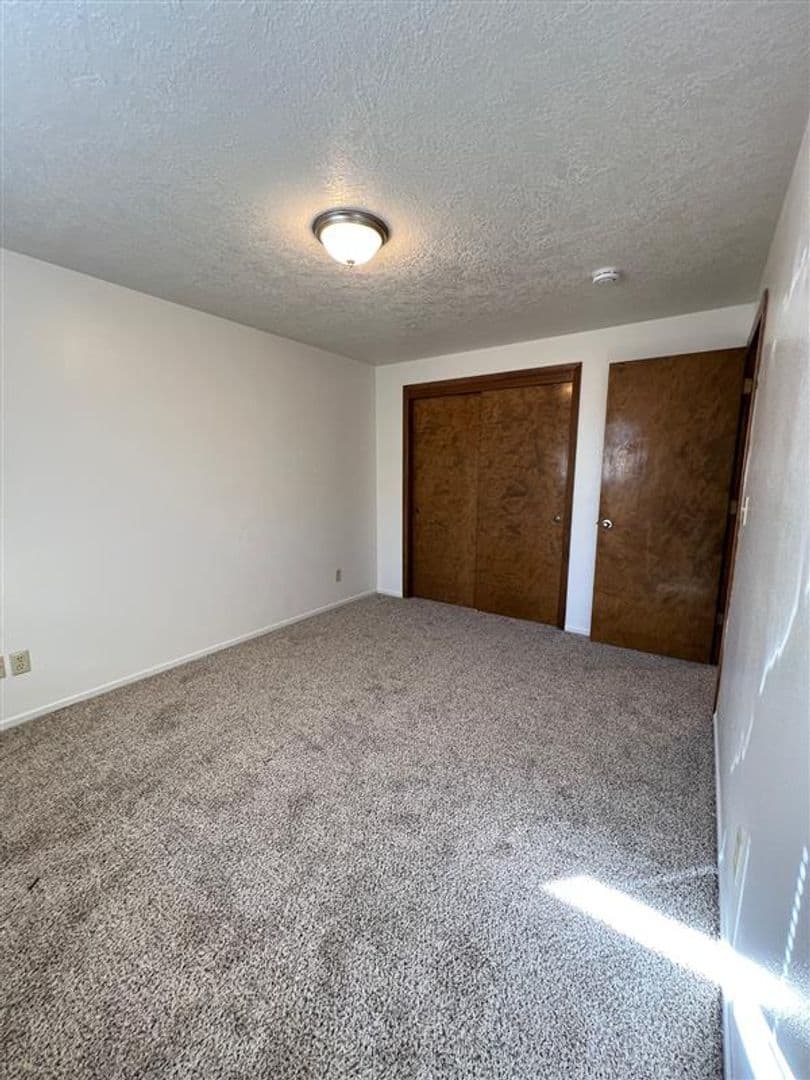 Salem Apartment: 605-611 19th St NE