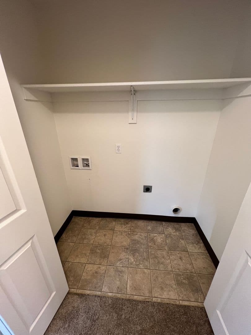 Dallas Apartment: 481 E Ellendale Ave