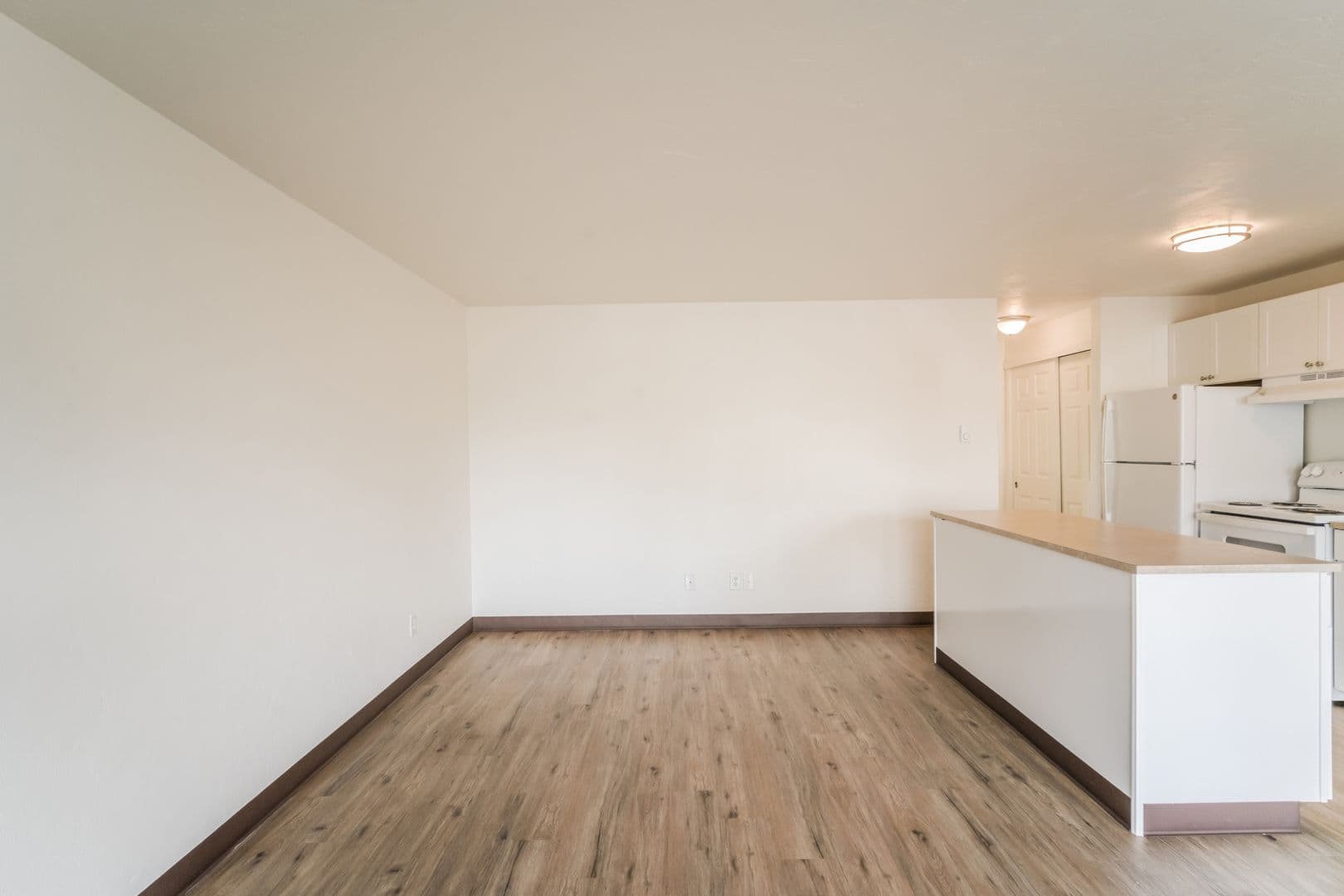 Salem Apartment: 3864 Sunnyview Road NE