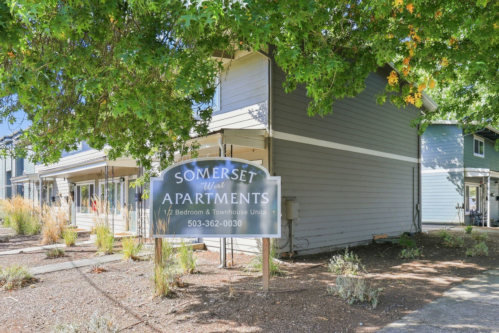 Salem Apartment: 2475-2497 Broadway Street NE 460-476 Locust Street NE