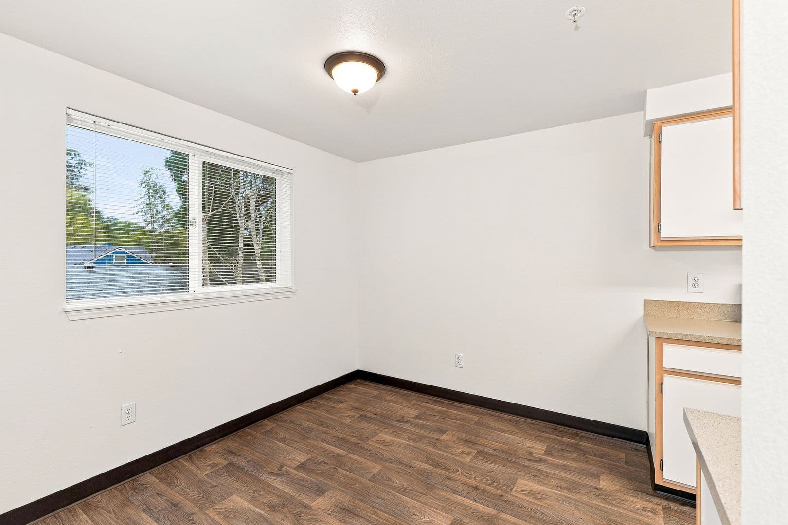 Keizer Apartment: 5110 10th Avenue NE