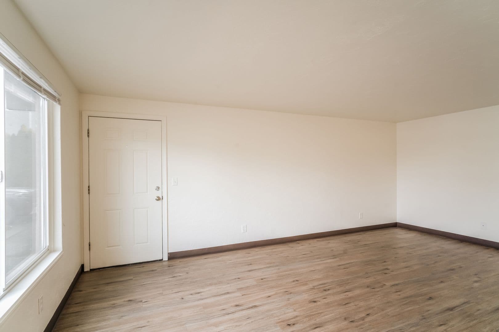 Salem Apartment: 3864 Sunnyview Road NE