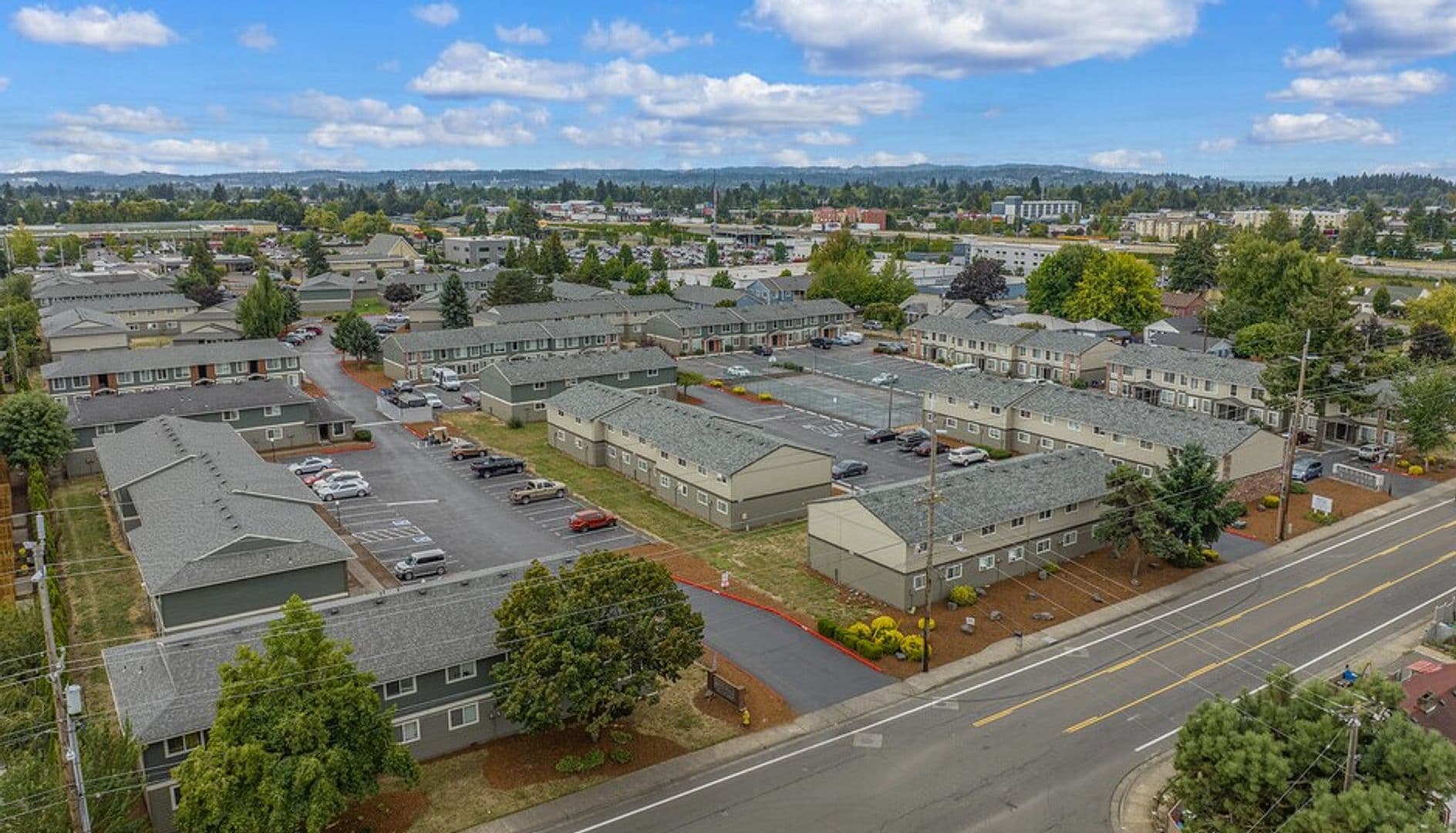Salem Apartment: 3864 Sunnyview Road NE