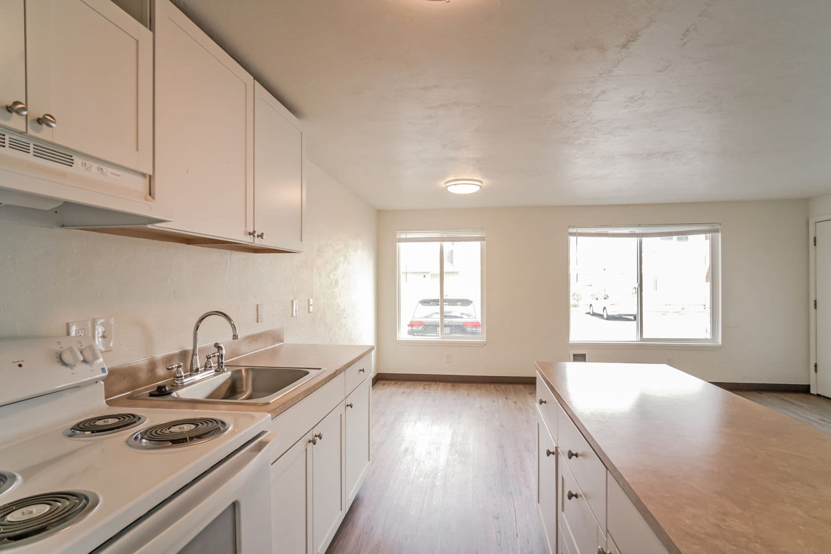 Salem Apartment: 3864 Sunnyview Road NE