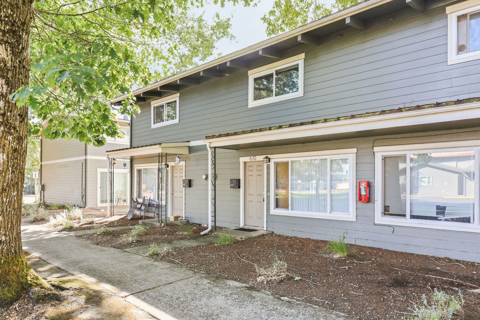 Salem Apartment: 2475-2497 Broadway Street NE 460-476 Locust Street NE