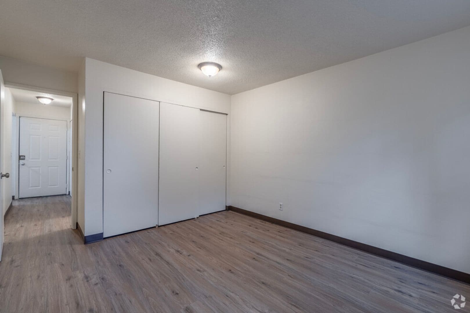 Salem Apartment: 4082 Commercial St. SE