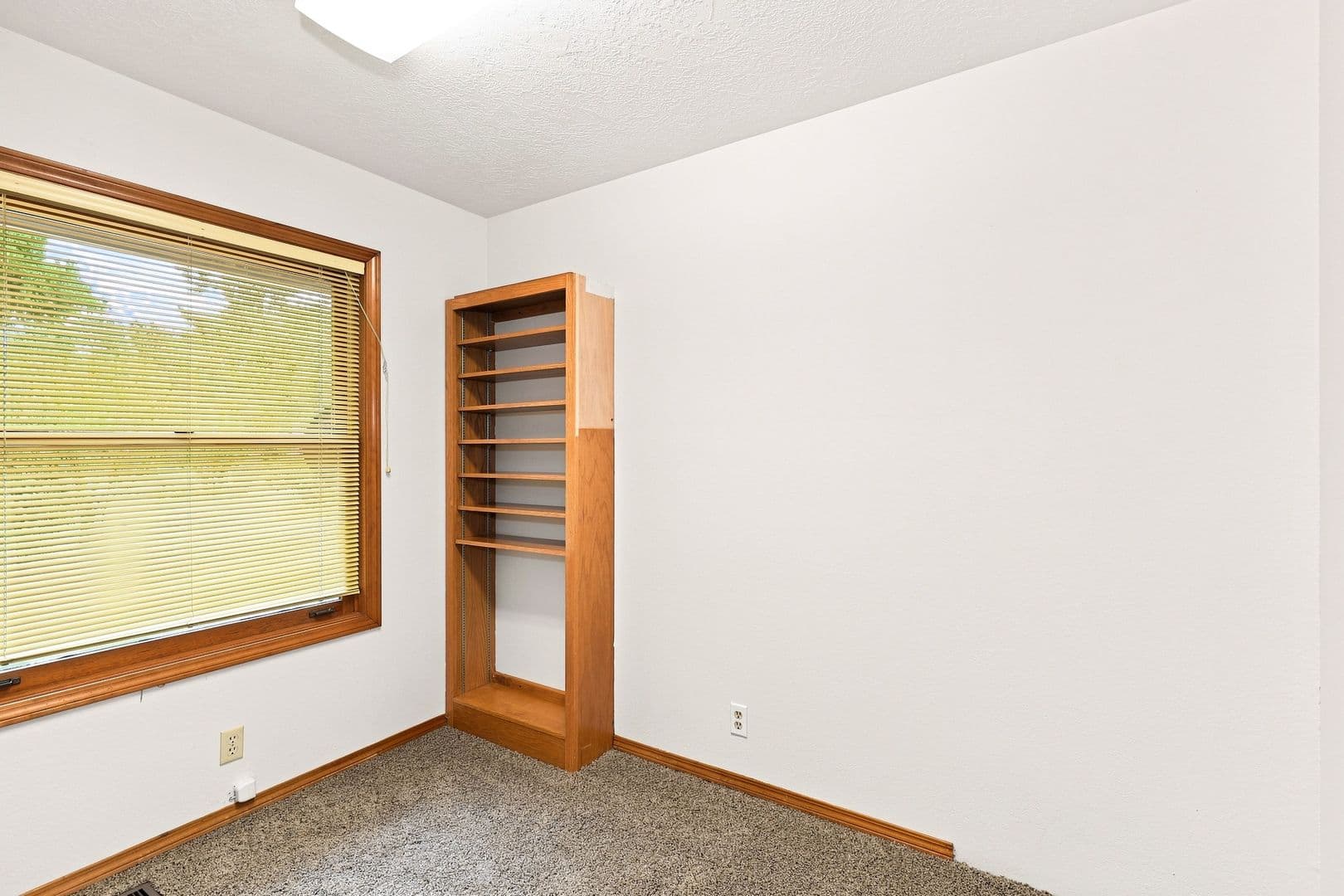 Monmouth House: 751 Catron St N