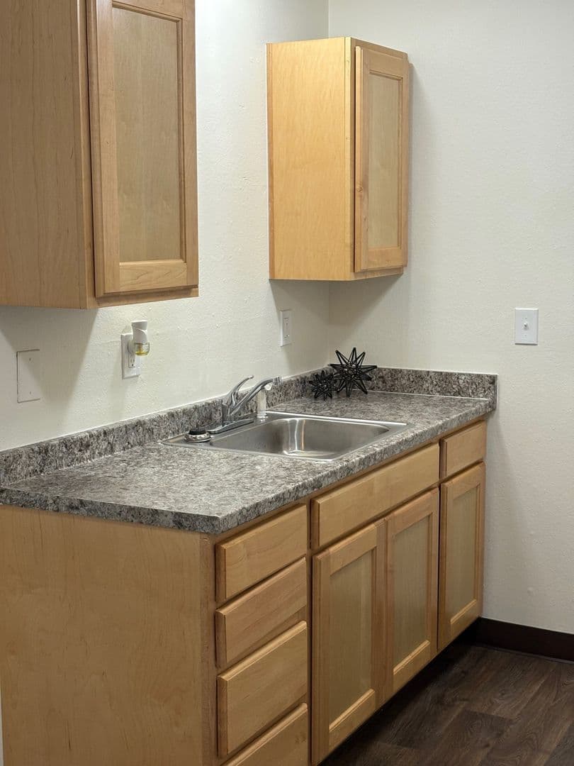 Salem Apartment: 1505 Brush College Road NW