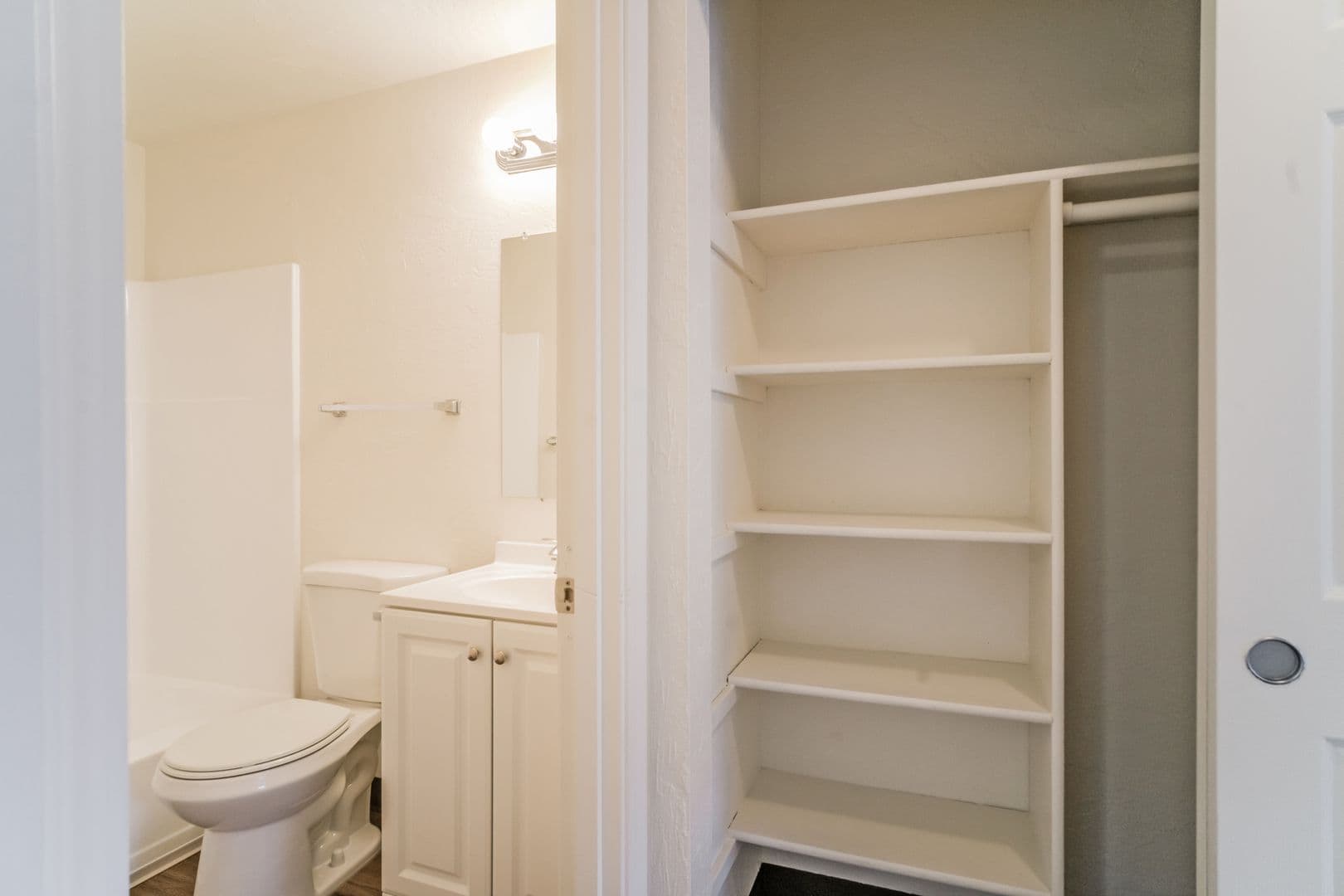 Salem Apartment: 3864 Sunnyview Road NE