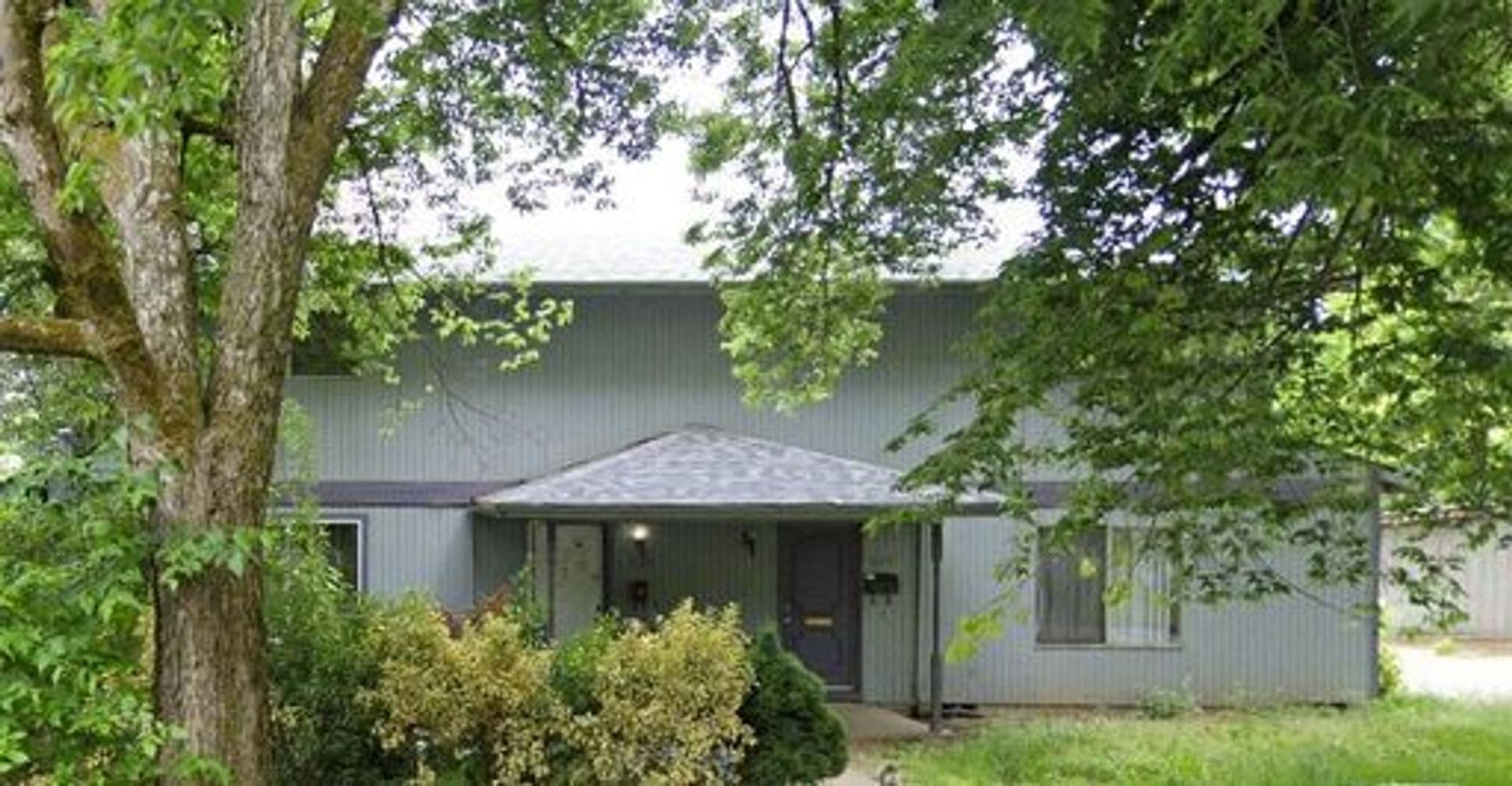 Salem Apartment: 373-375 20th Street SE