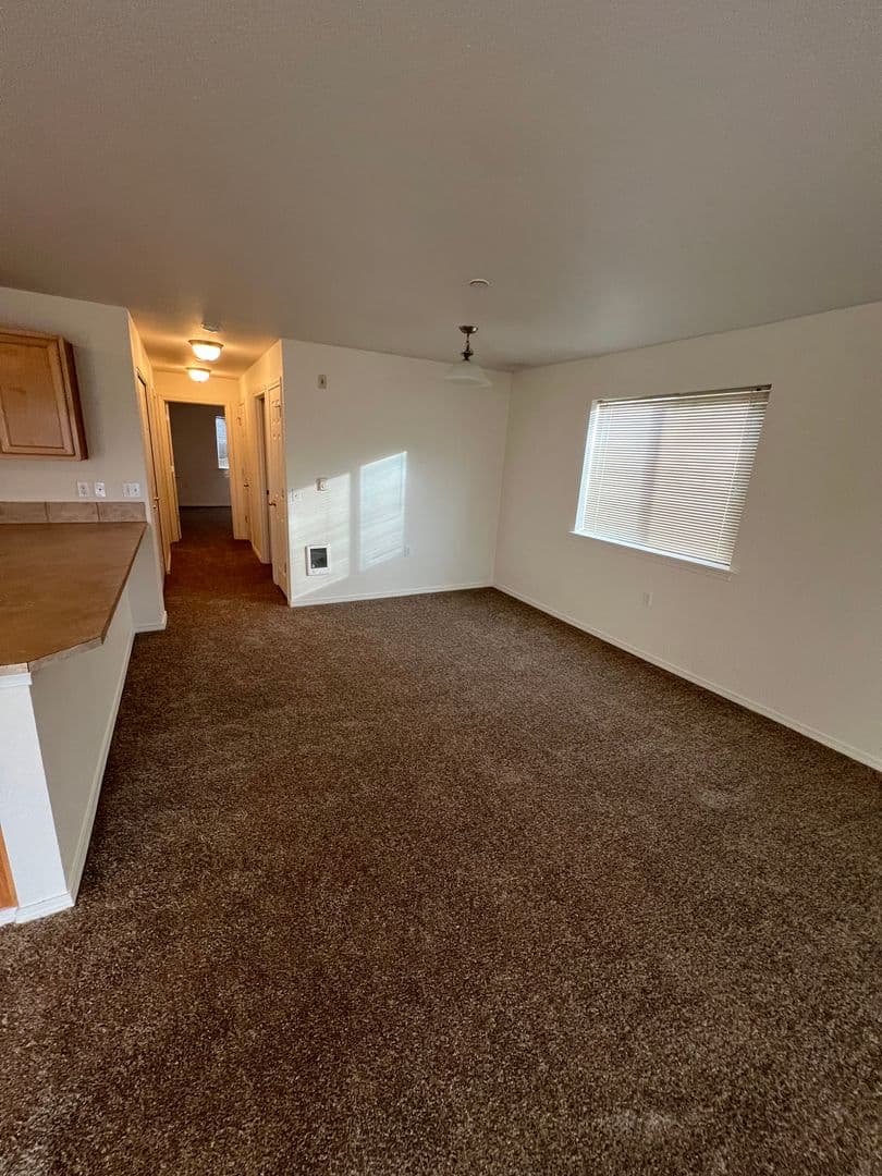 Dallas Apartment: 481 E Ellendale Ave