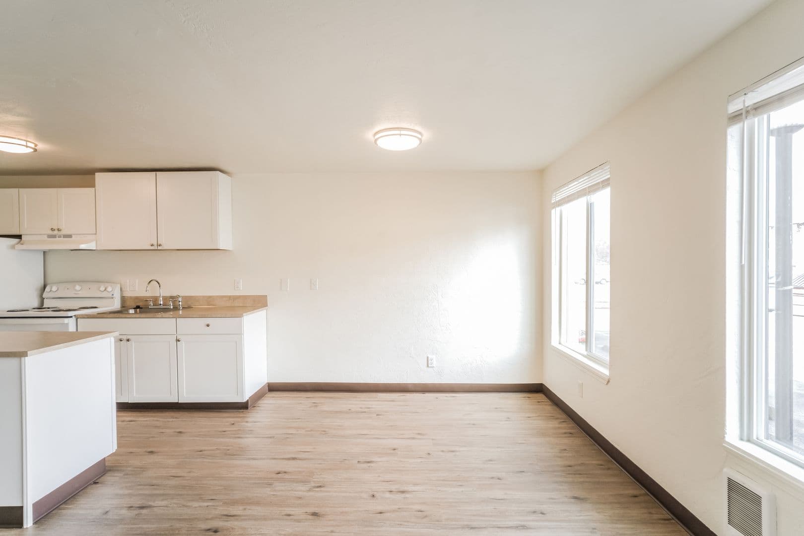 Salem Apartment: 3864 Sunnyview Road NE