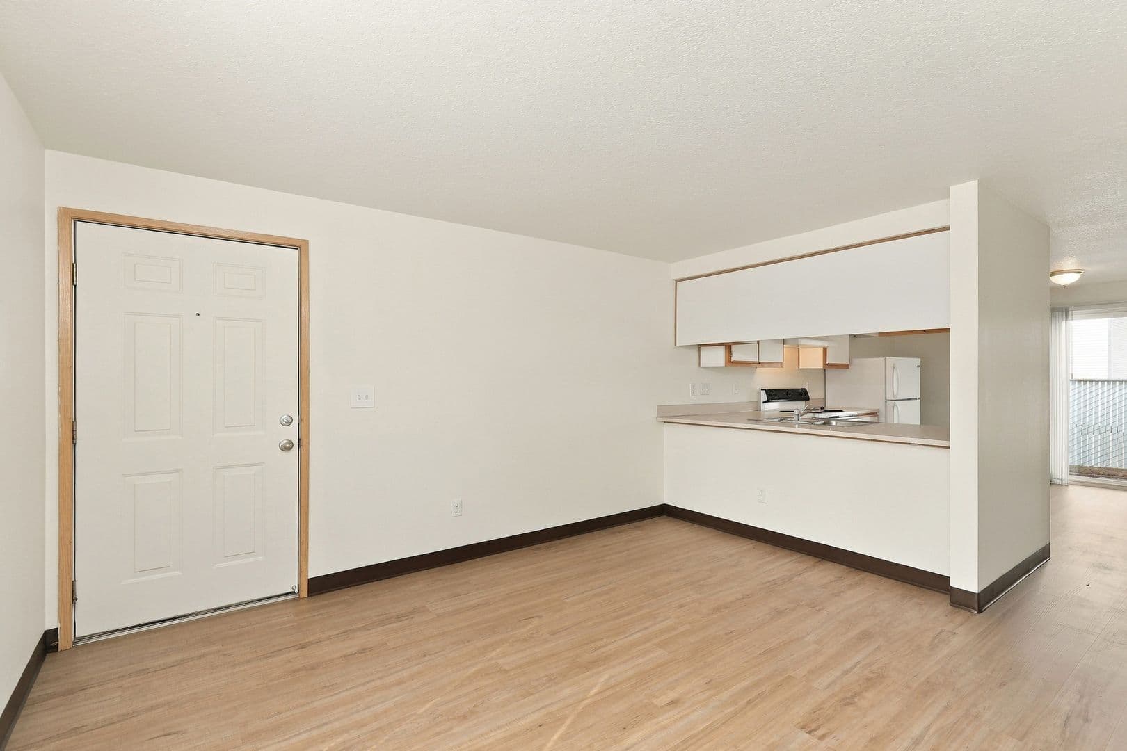 Monmouth Apartment: 366 Main Street W.