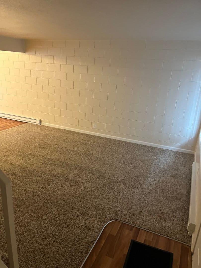Salem Apartment: 2475-2497 Broadway Street NE 460-476 Locust Street NE