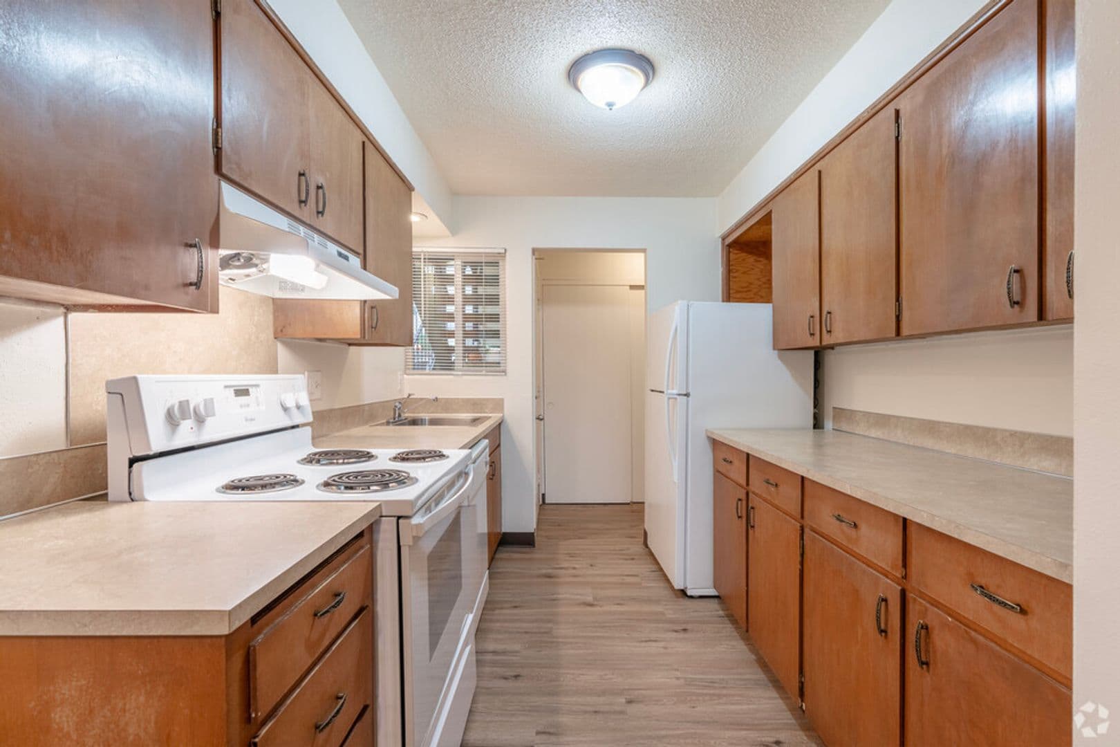 Salem Apartment: 4082 Commercial St. SE
