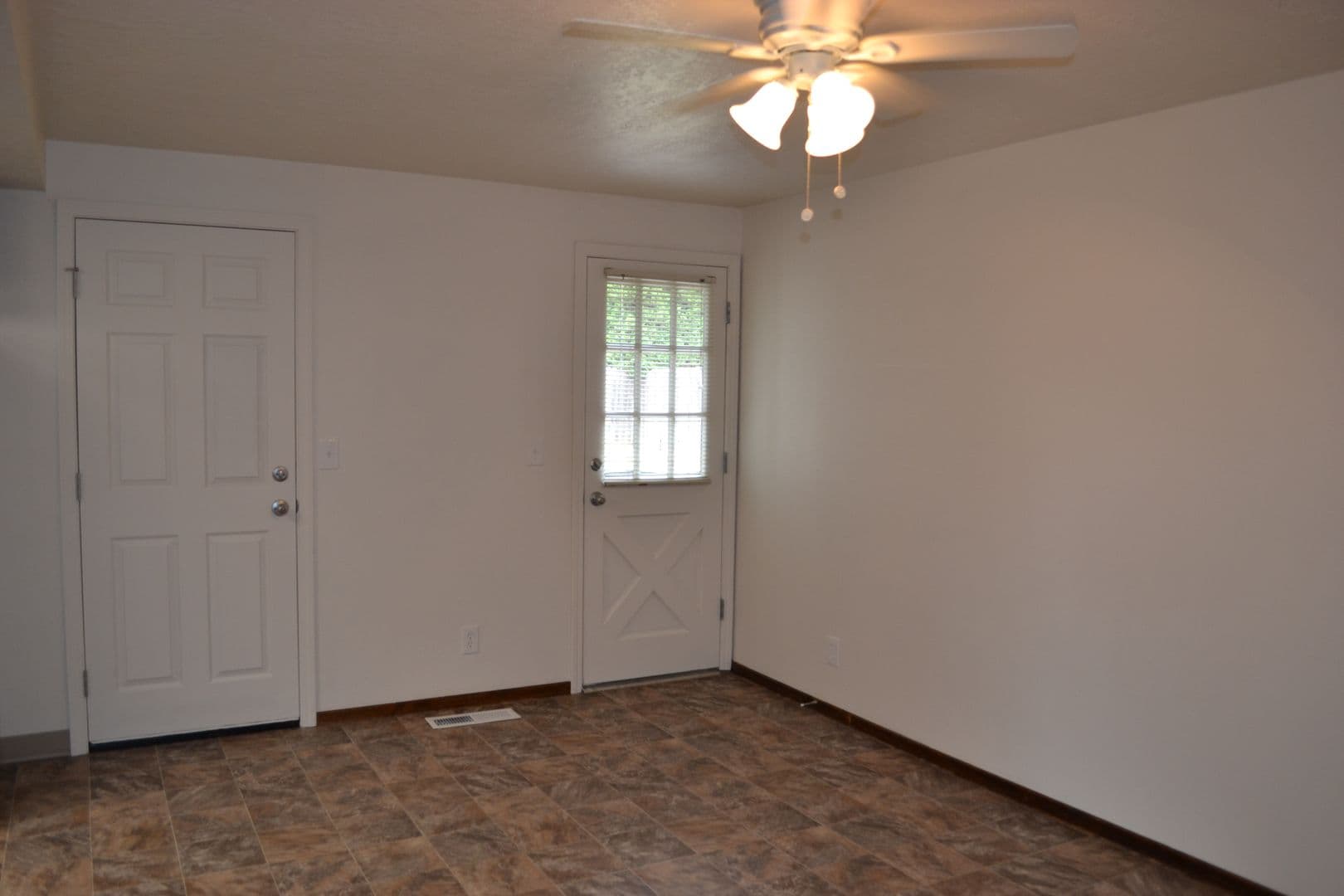 Salem House: 489 Wormwood St SE