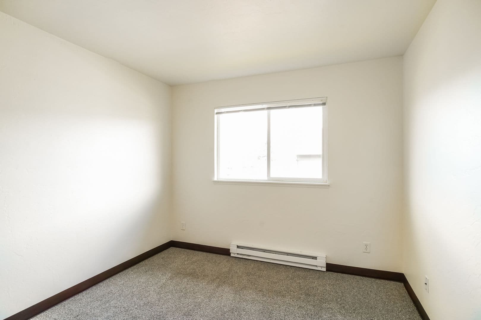 Salem Apartment: 3864 Sunnyview Road NE