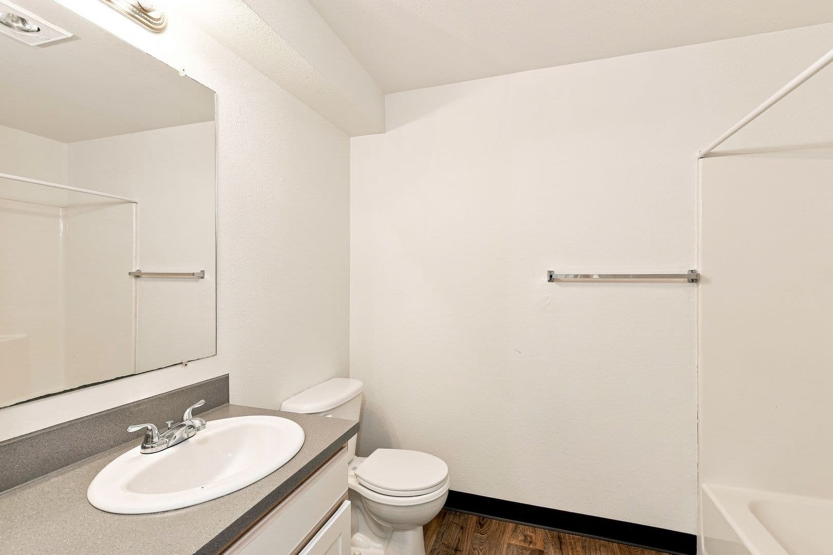 Keizer Apartment: 5110 10th Avenue NE