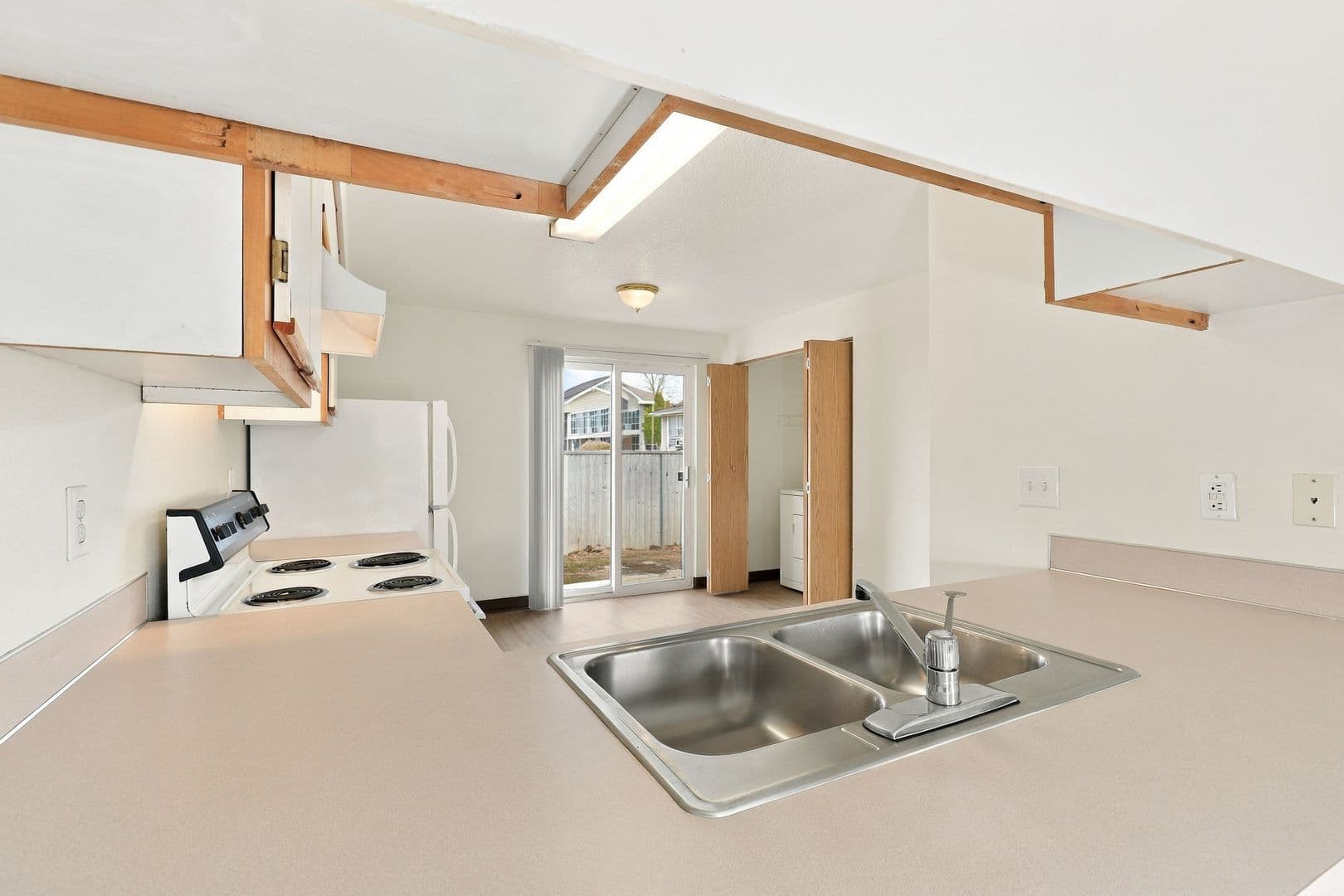 Monmouth Apartment: 366 Main Street W.