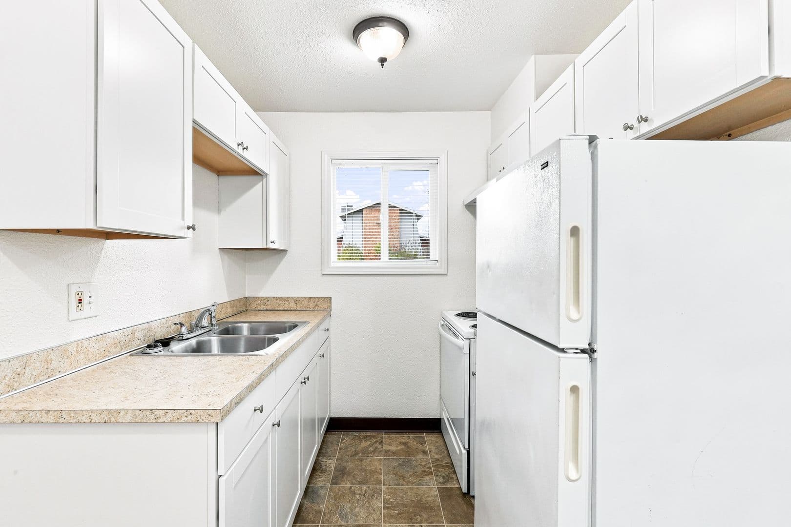 Salem Apartment: 2540 Broadway St NE