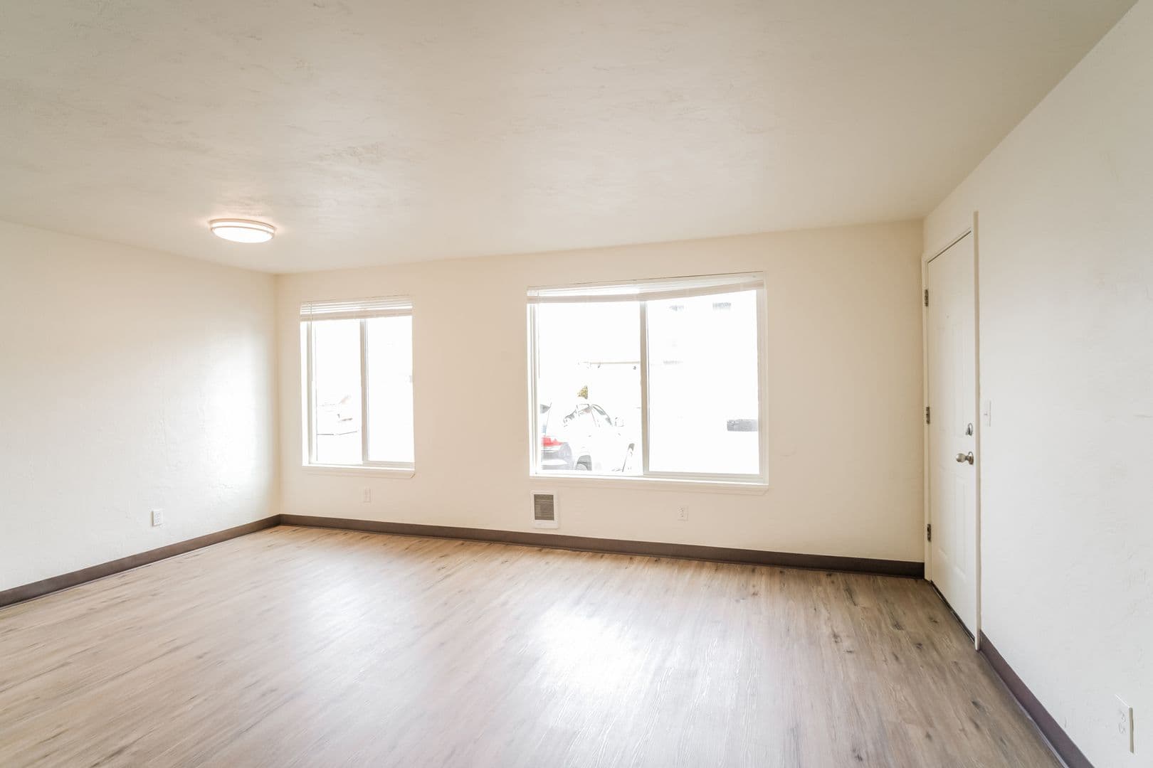 Salem Apartment: 3864 Sunnyview Road NE