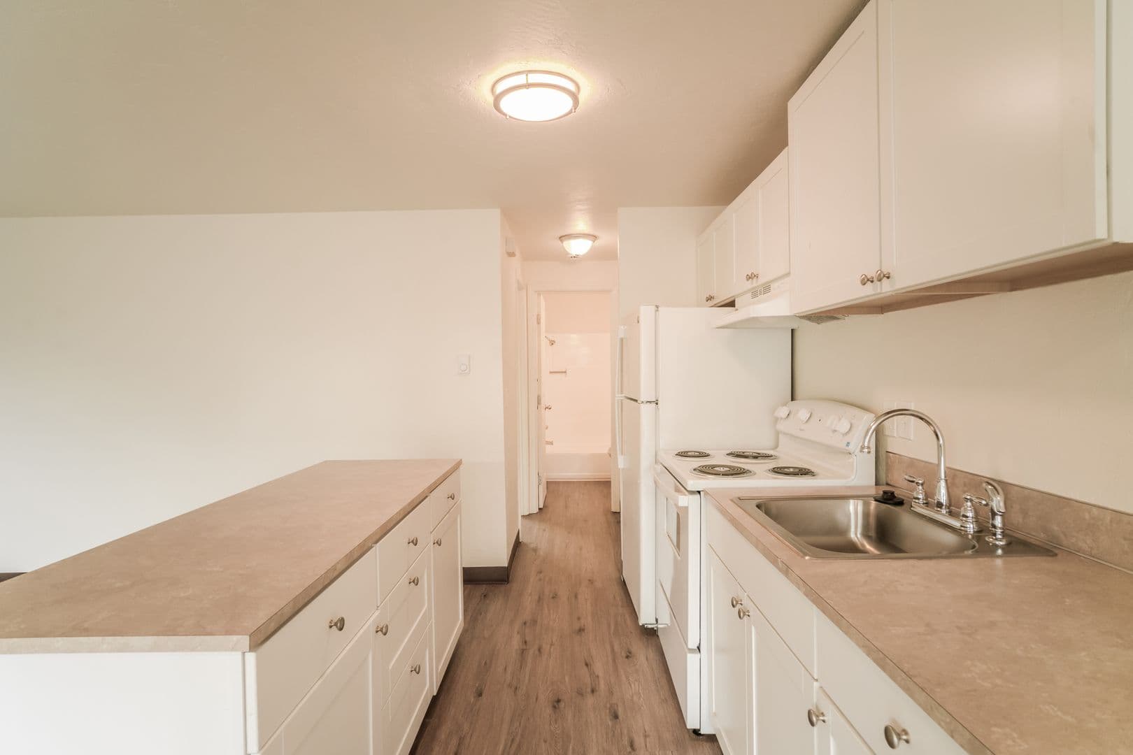 Salem Apartment: 3864 Sunnyview Road NE