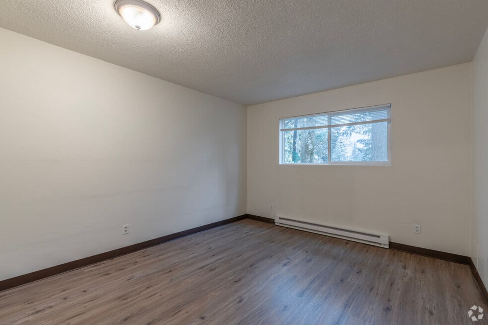 Salem Apartment: 4082 Commercial St. SE