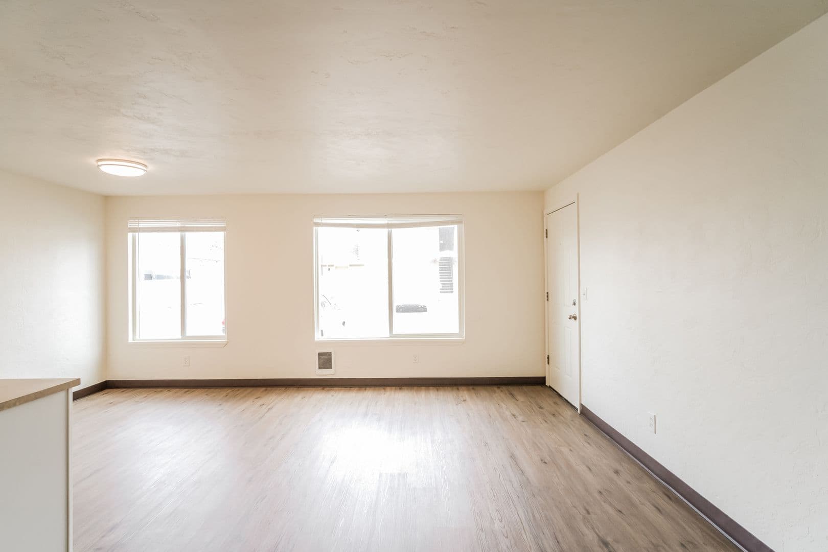Salem Apartment: 3864 Sunnyview Road NE