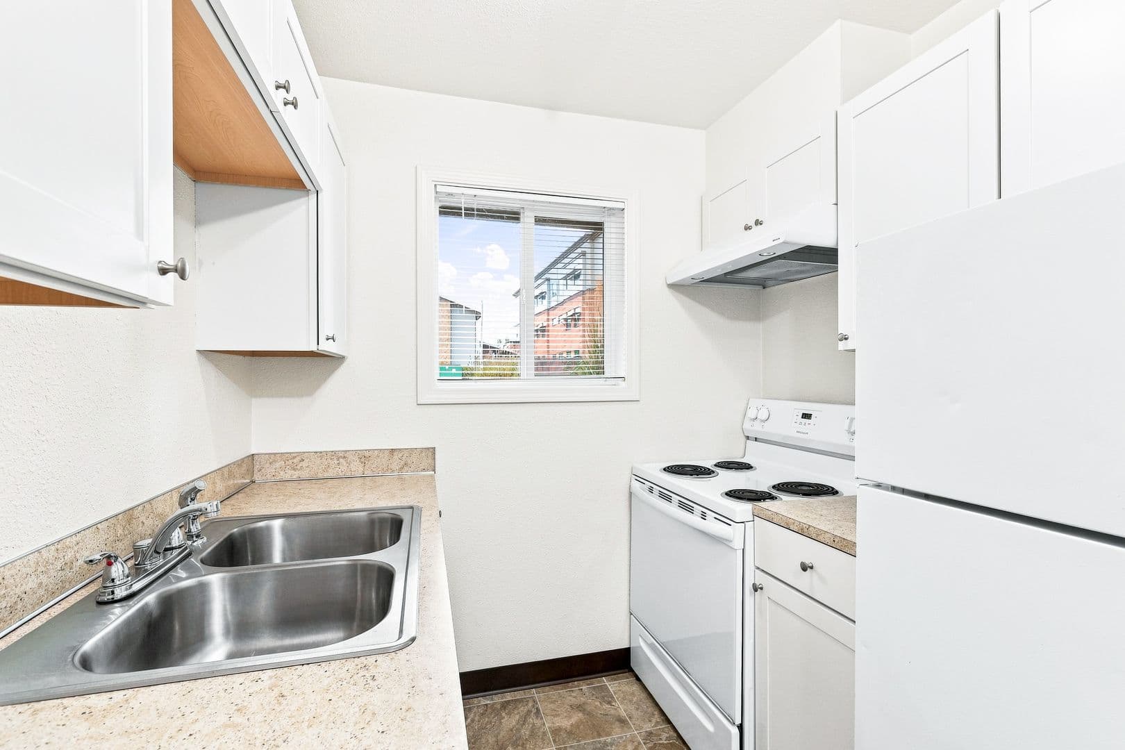 Salem Apartment: 2540 Broadway St NE