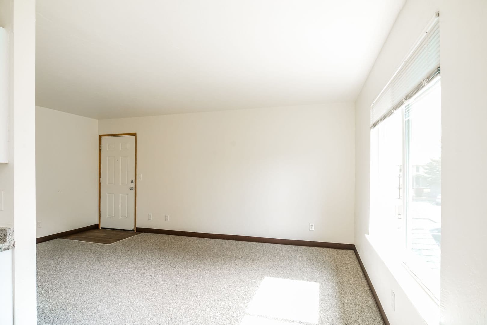 Salem Apartment: 3864 Sunnyview Road NE
