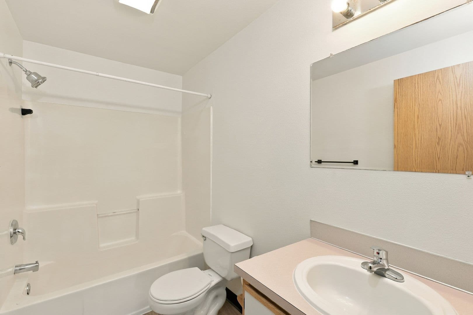 Monmouth Apartment: 366 Main Street W.
