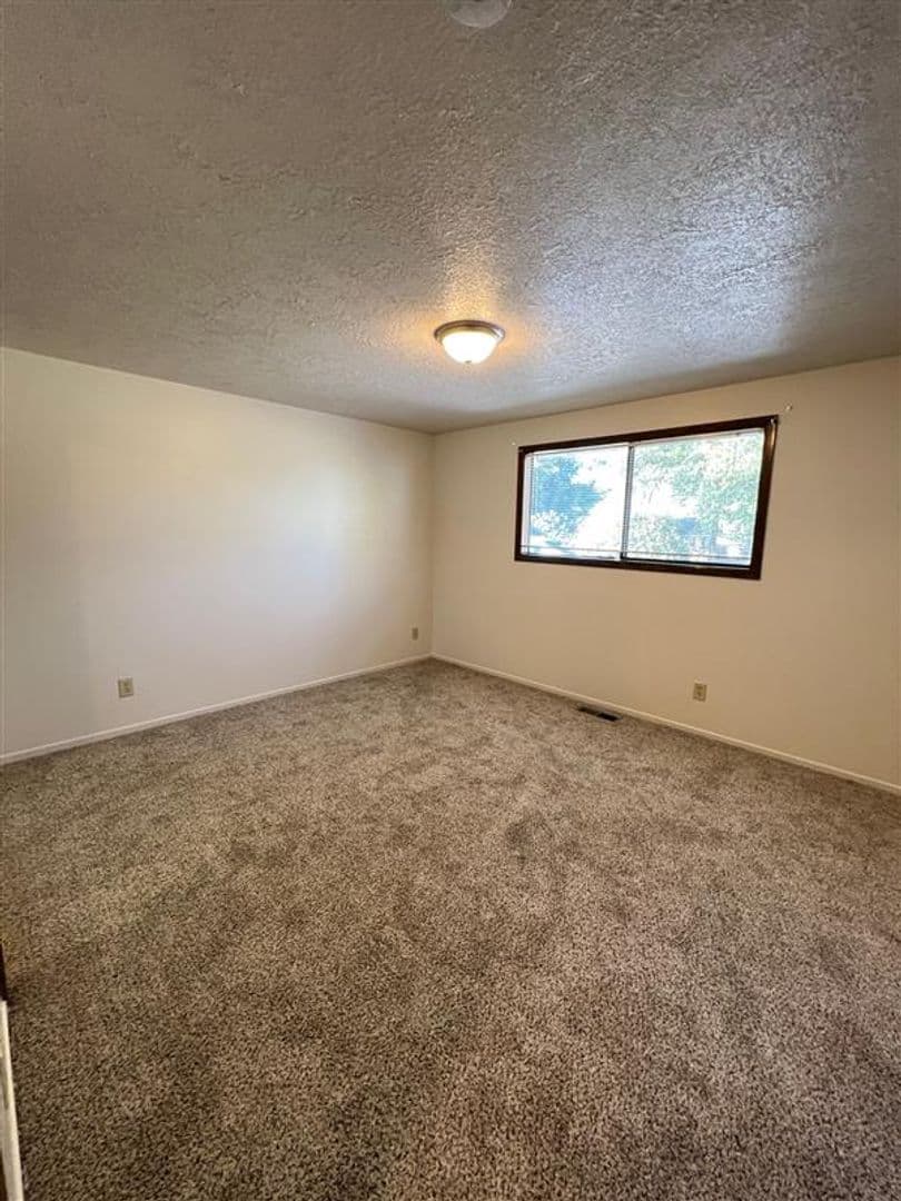 Salem Apartment: 605-611 19th St NE