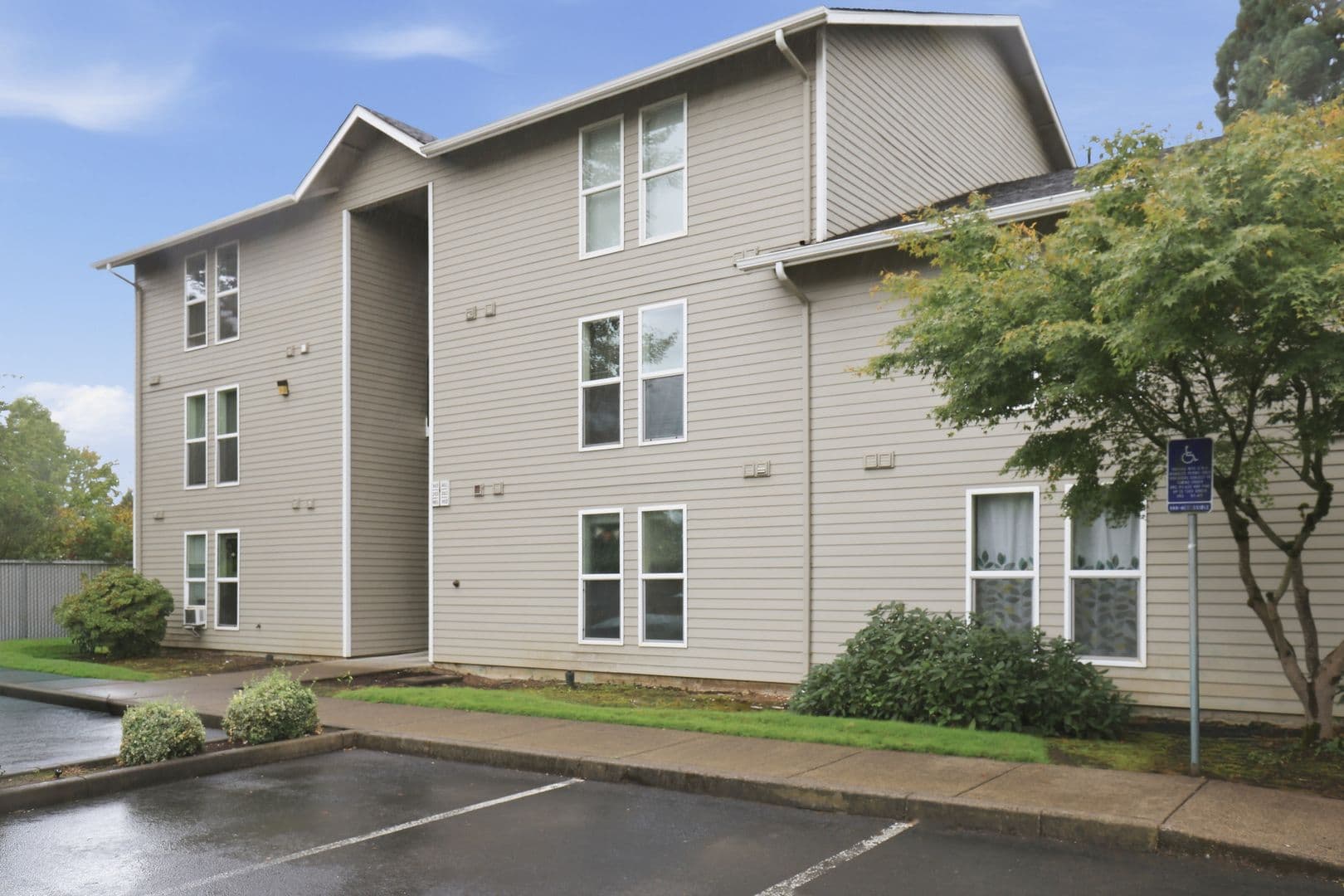 Keizer Apartment: 5110 10th Avenue NE