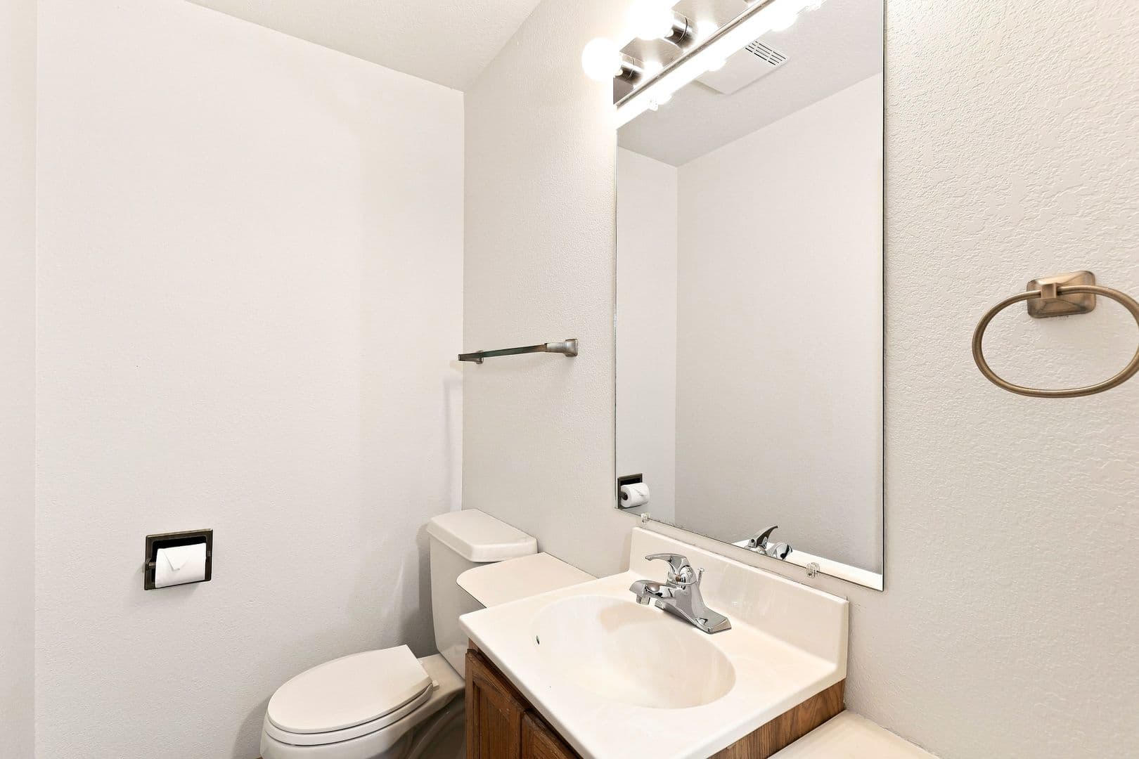 Monmouth House: 751 Catron St N