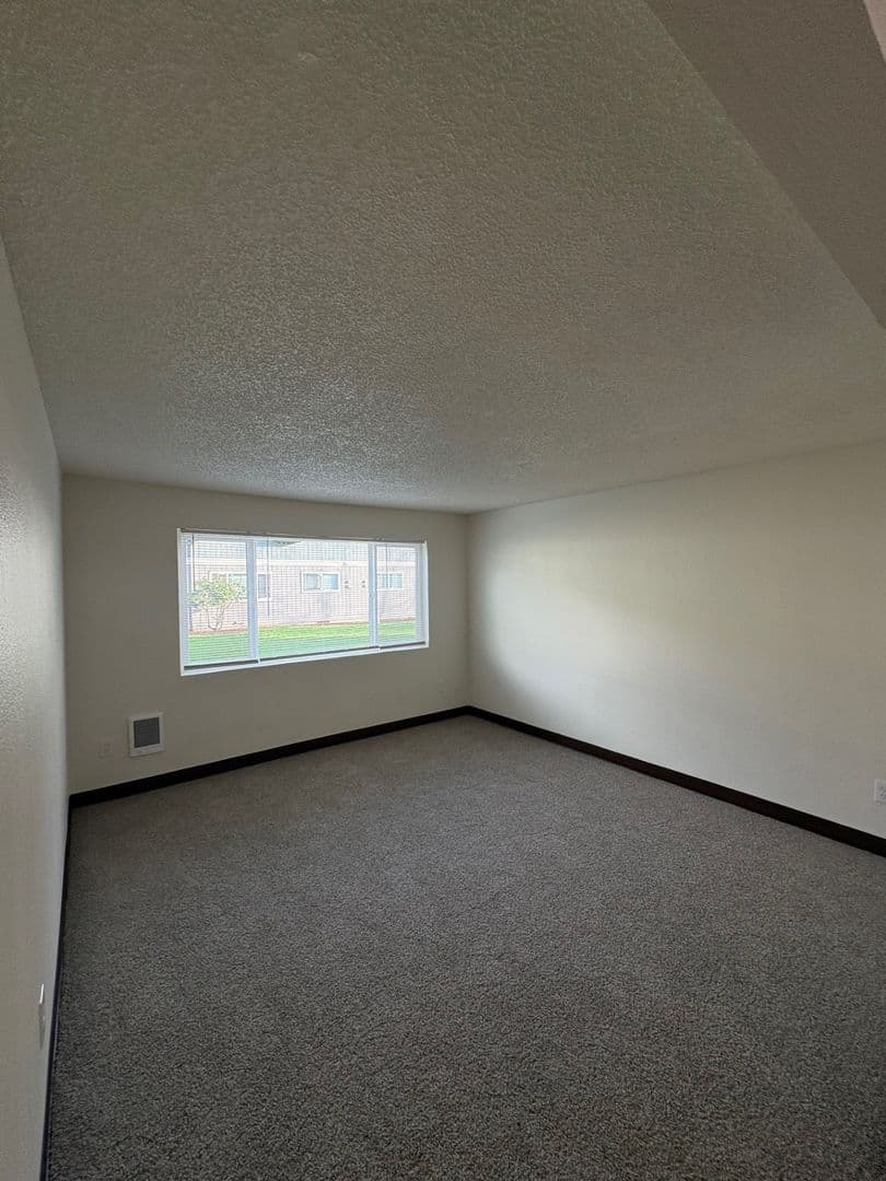 Salem Apartment: 1505 Brush College Road NW
