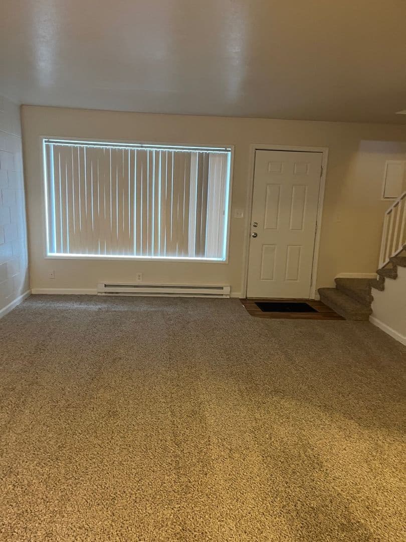 Salem Apartment: 2475-2497 Broadway Street NE 460-476 Locust Street NE