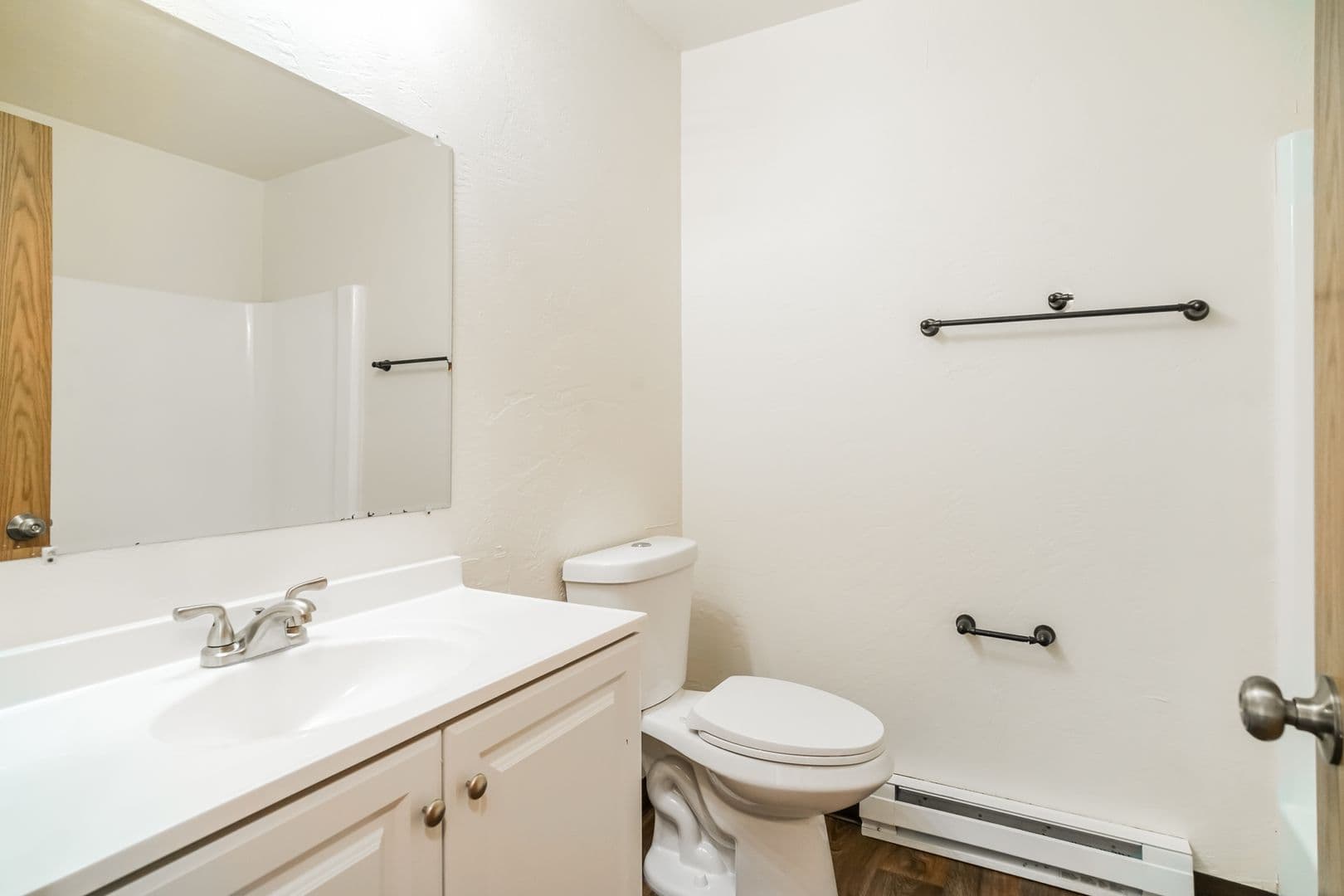 Salem Apartment: 3864 Sunnyview Road NE