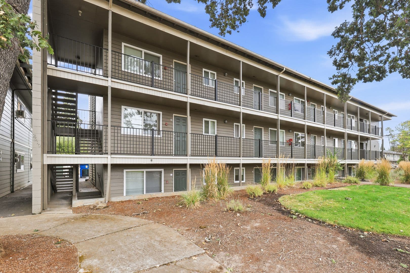 Salem Apartment: 2540 Broadway St NE