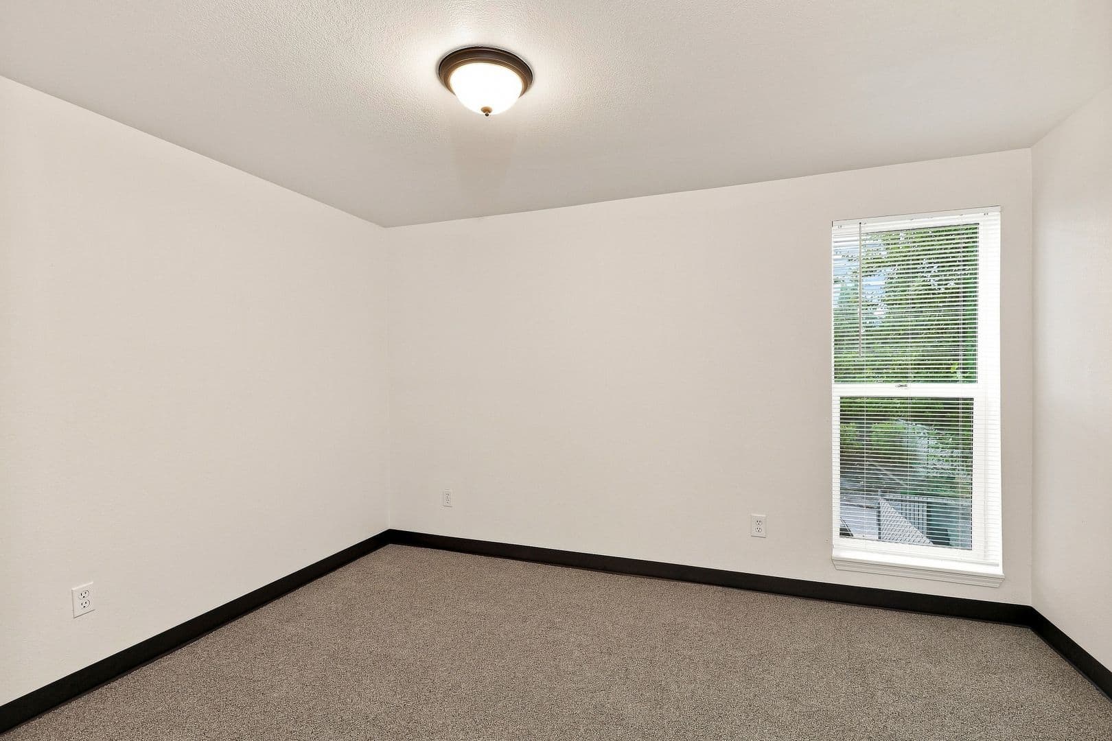Keizer Apartment: 5110 10th Avenue NE