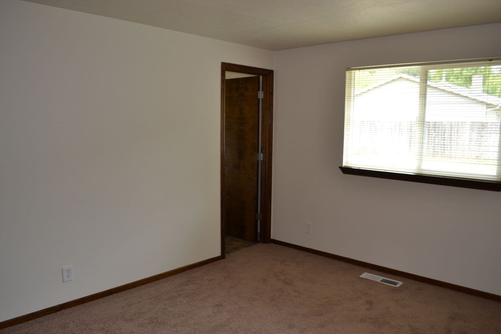 Salem House: 489 Wormwood St SE
