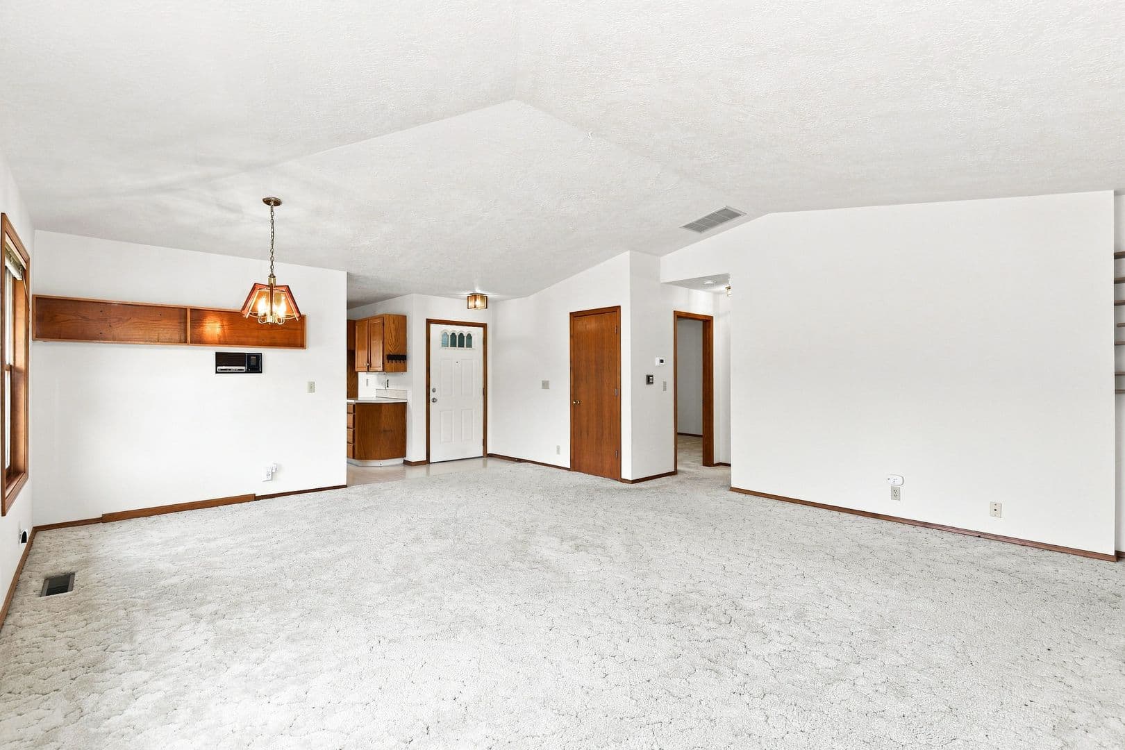Monmouth House: 751 Catron St N