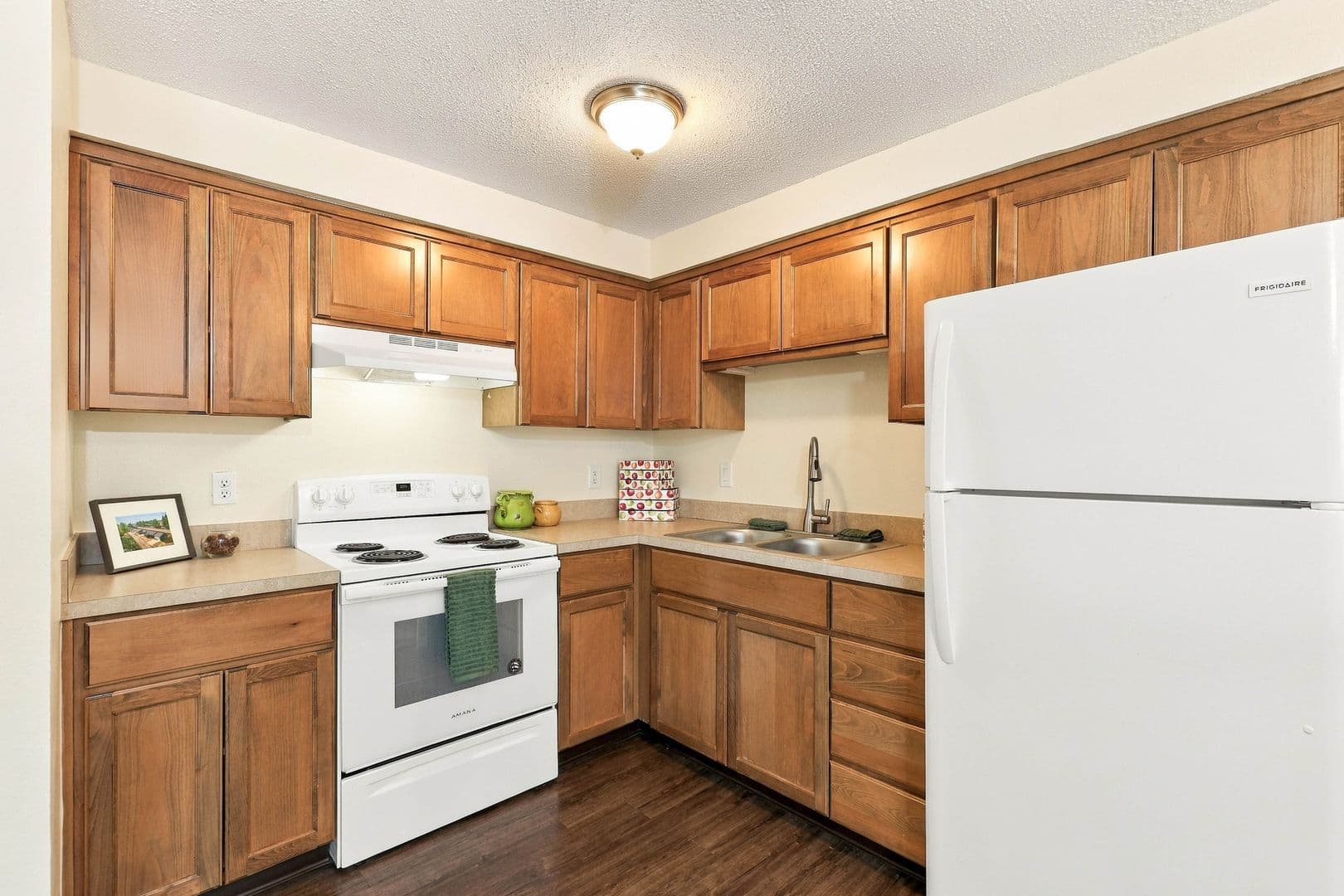 Salem Apartment: 1355-1365 4th Street NE