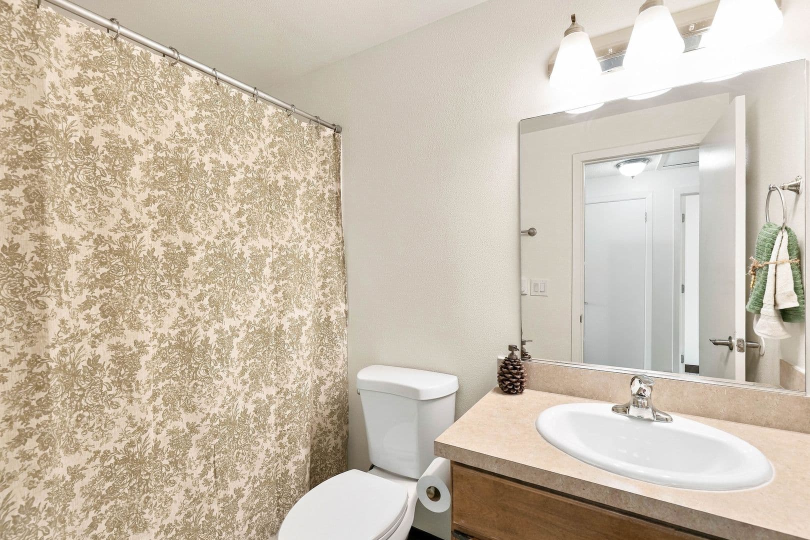 Salem Apartment: 1355-1365 4th Street NE