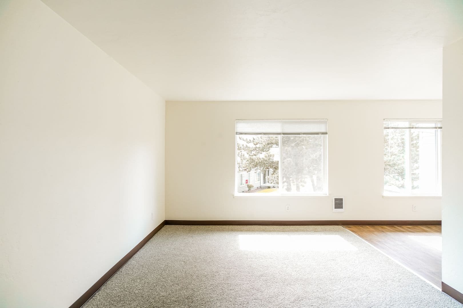 Salem Apartment: 3864 Sunnyview Road NE