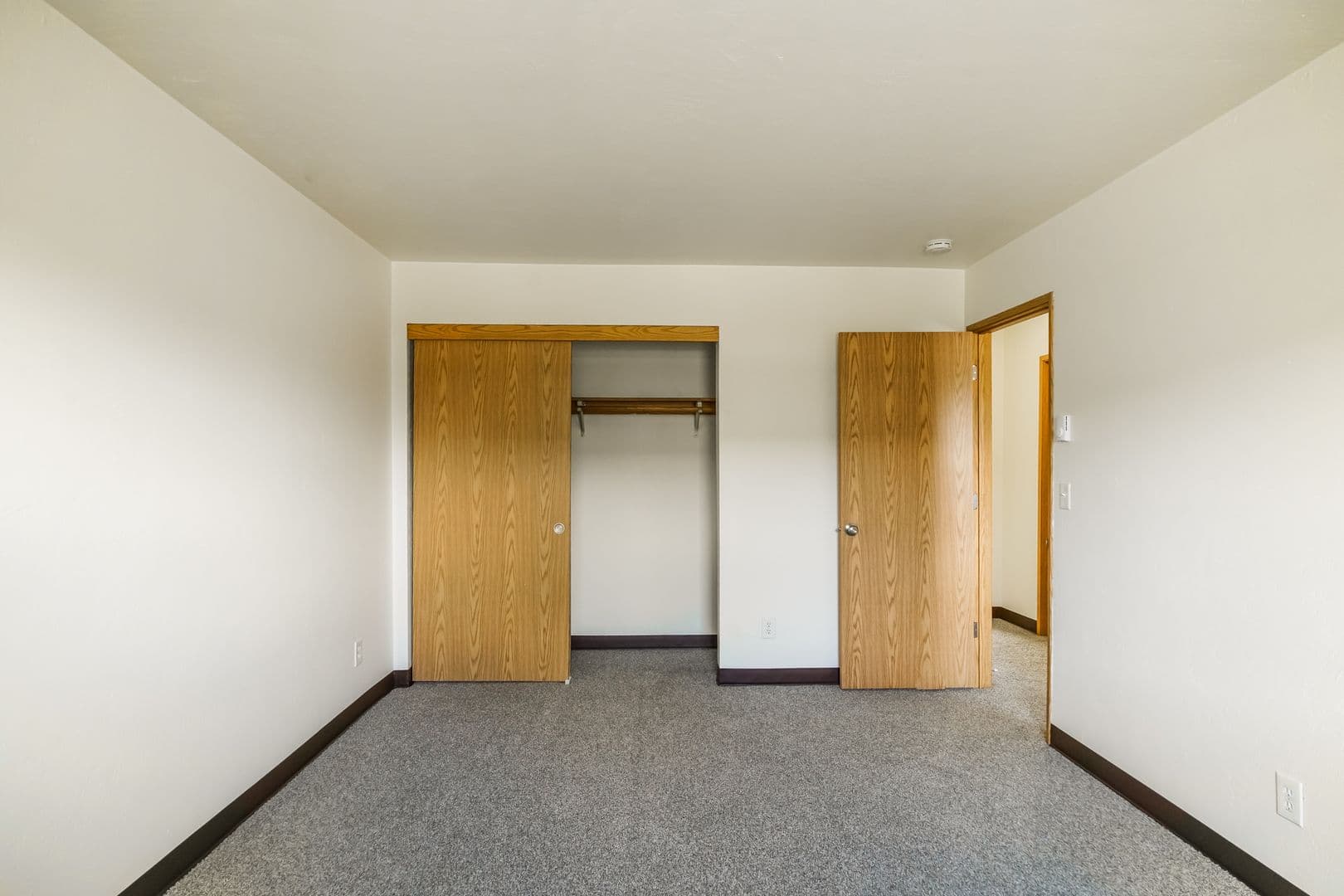 Salem Apartment: 3864 Sunnyview Road NE
