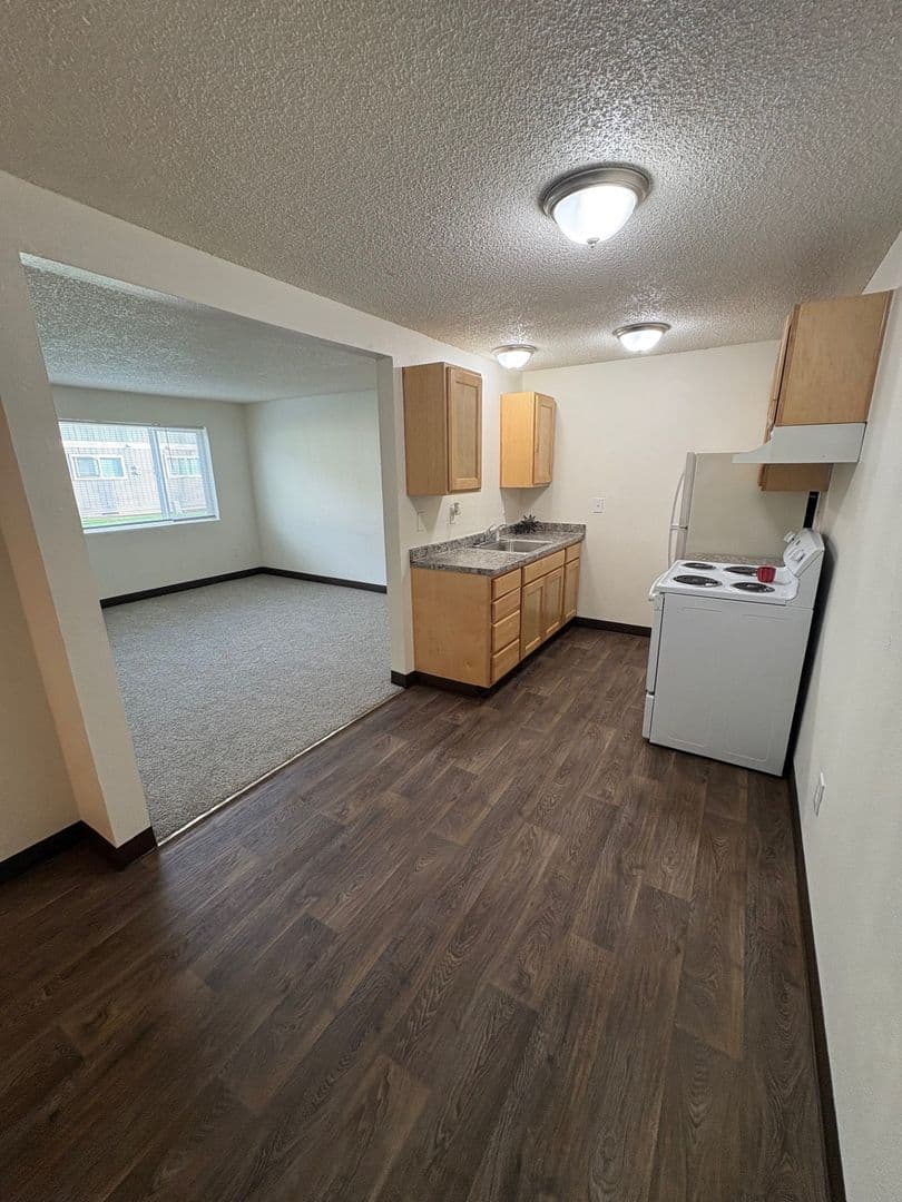 Salem Apartment: 1505 Brush College Road NW